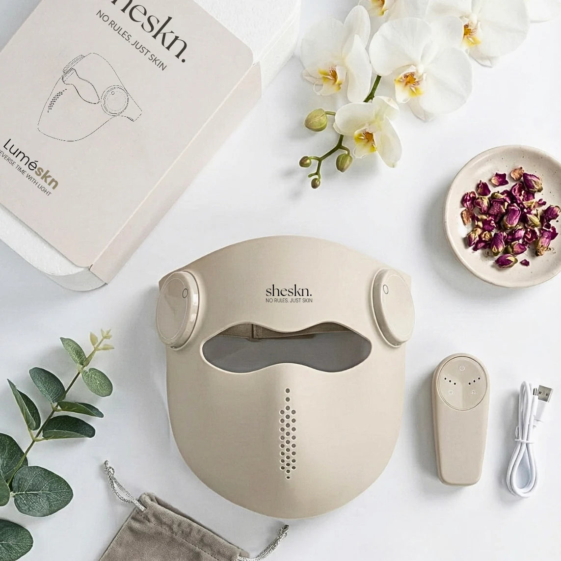 Sheskn Luméskn LED light therapy mask with controller and accessories